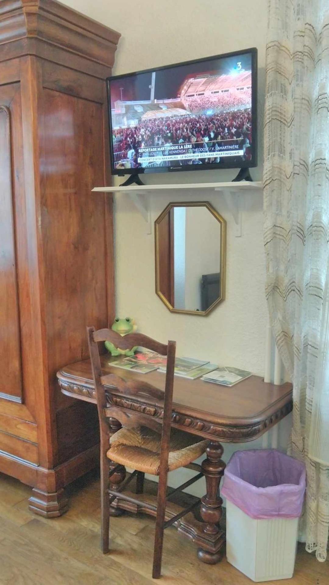 فندق A La Grenouille Du Jura Bellignat المظهر الخارجي الصورة